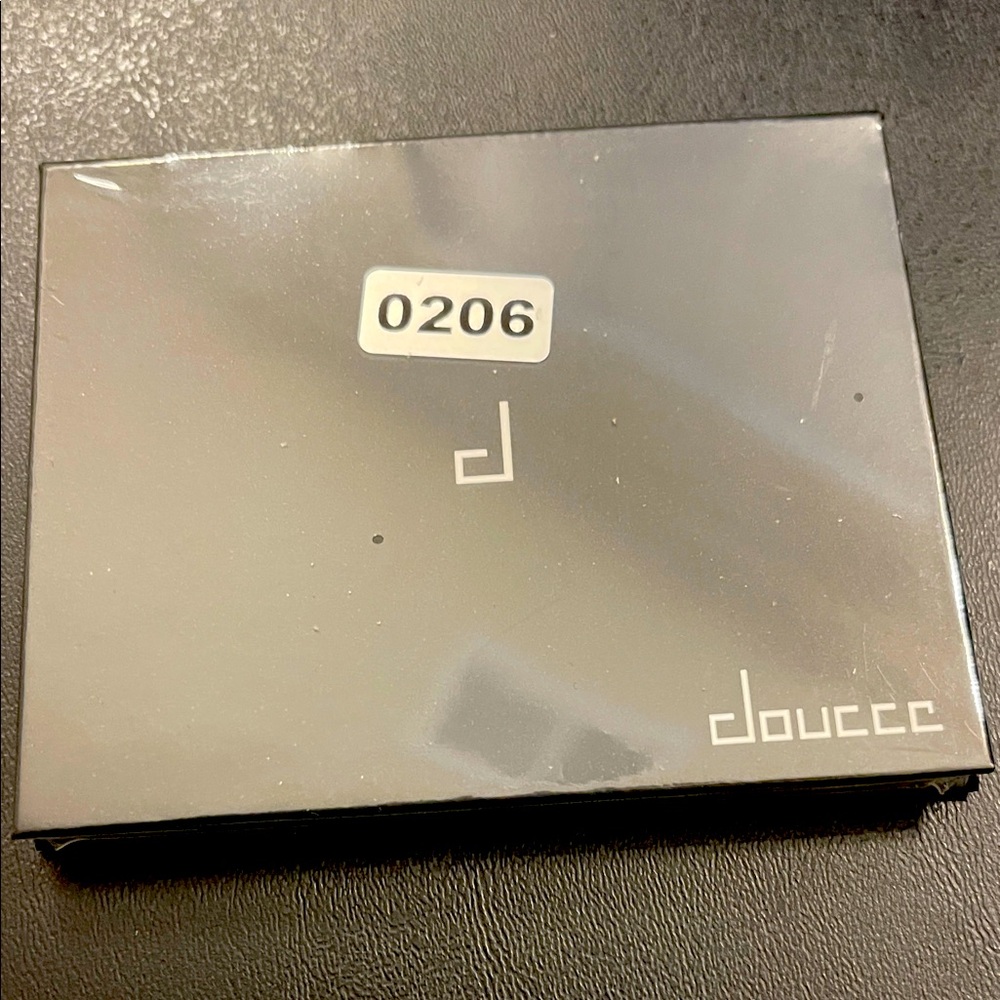 Doucce Elegant Gray eye Makeup Palette